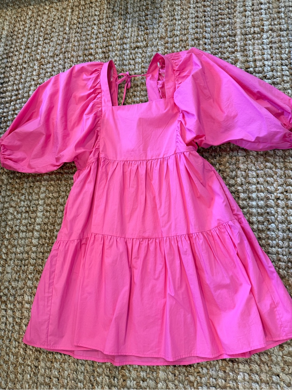 Women’s Puff-Sleeve Tiered Dress in Hot Pink Size Small